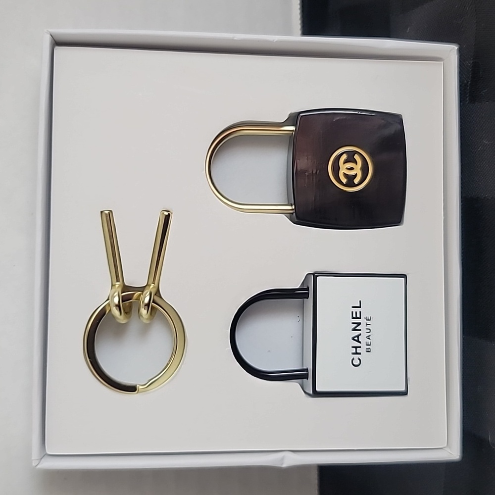 Chanel Beauty Lock and key set 🔐 Brand New